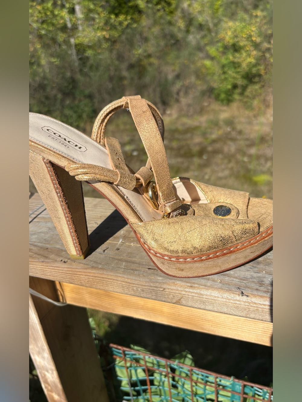 COACH DISTRESSED, GOLD LEATHER HEELS SIZE 8.5/9